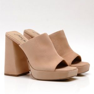 Free People Margo Pearl Sand Suede Mule Size 40 (US 9/9.5)